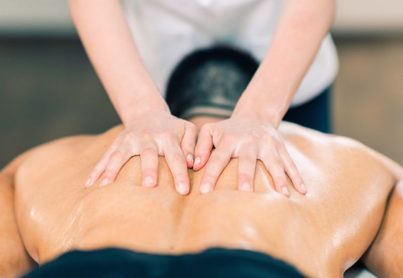 Антицеллюлитный массаж: техники и преимущества